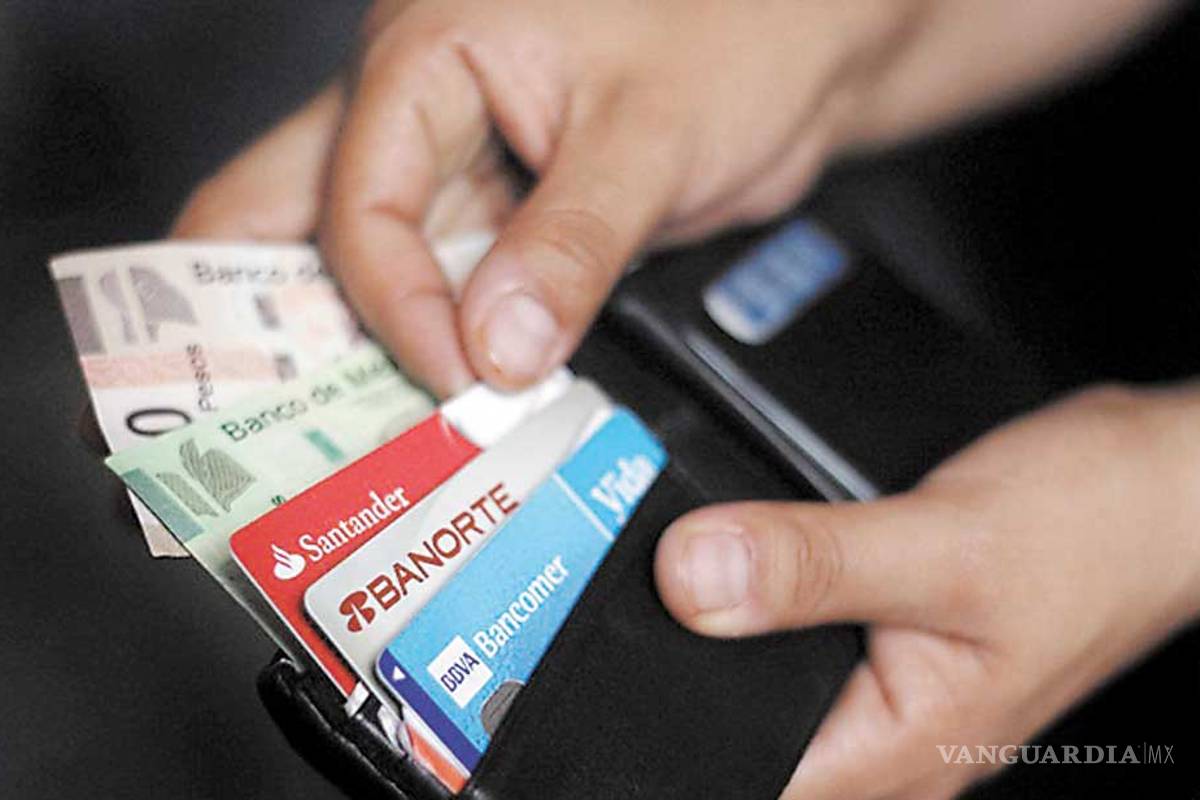 Mexicanos usan más crédito que nunca, cartera crediticia de los bancos creció 30 veces más que la economía