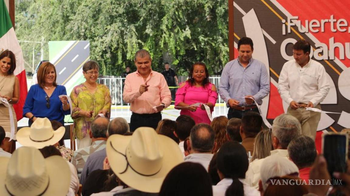 Entrega gobernador de Coahuila obras y becas en Región Norte