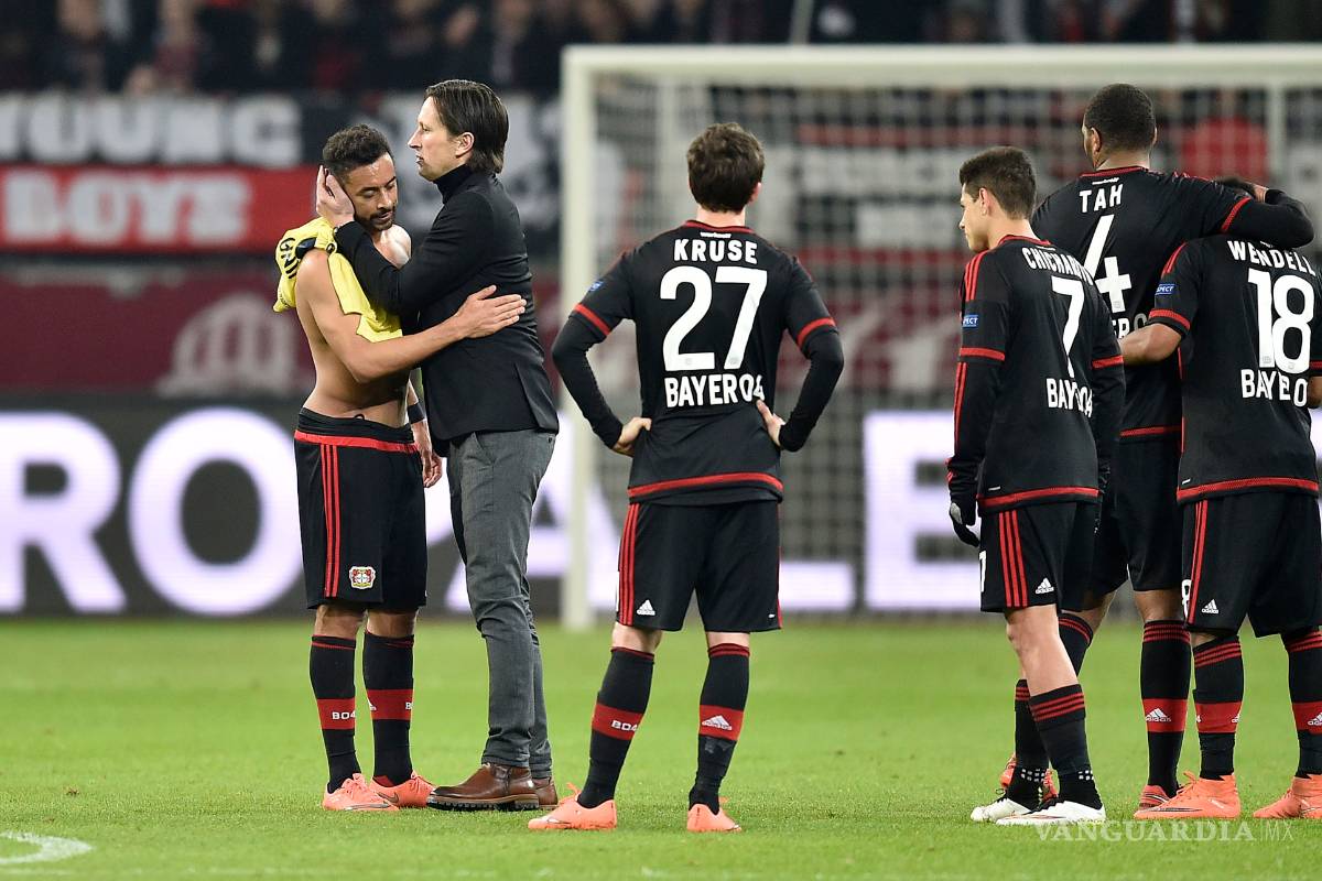 'Chicharito' y Leverkusen tienen gris despedida de la Europa League