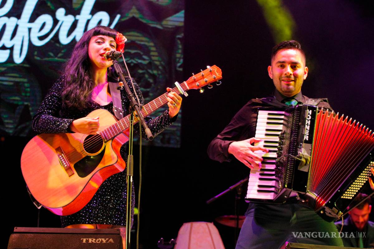 Mon Laferte invade Saltillo con su desamor