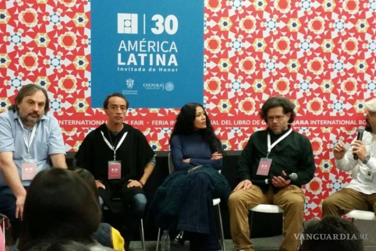 Aplausos para Vargas Llosa en estreno de &quot;La Chunga&quot; en Guadalajara