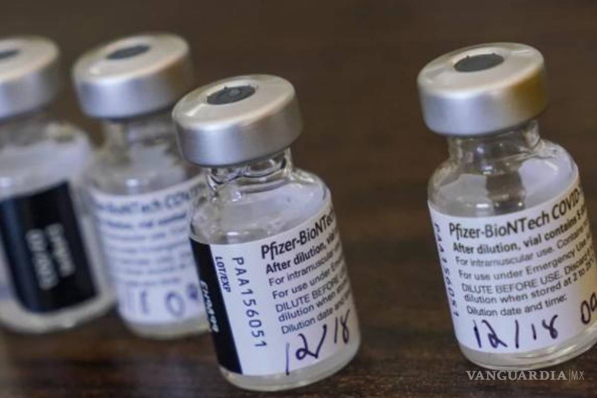 Panel de expertos de EU rechaza aprobar tercera dosis de Pfizer