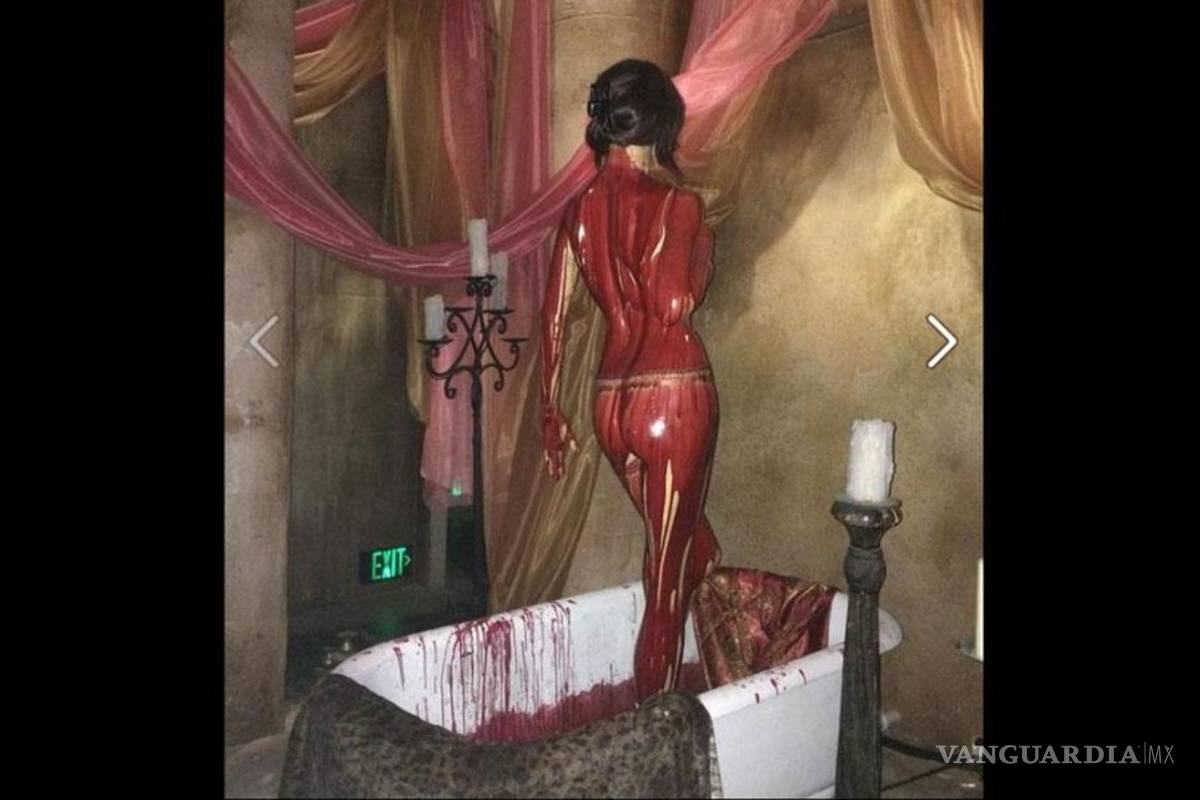 Eiza González muestra tatuaje en la entrepierna con mini bikini