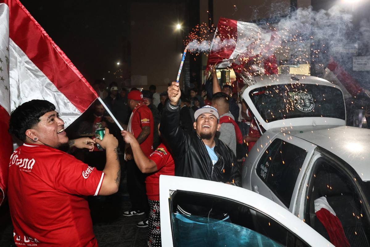 Saltillo festeja el bicampeonato del Toluca con caravana roja en el Centro Histórico