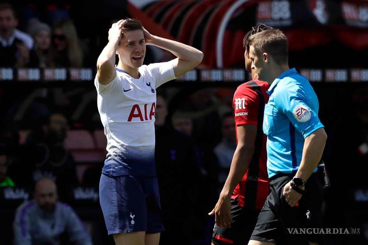 $!Tottenham no lo pudo aguantar con 9 hombres y perdió sobre la hora con Bournemouh