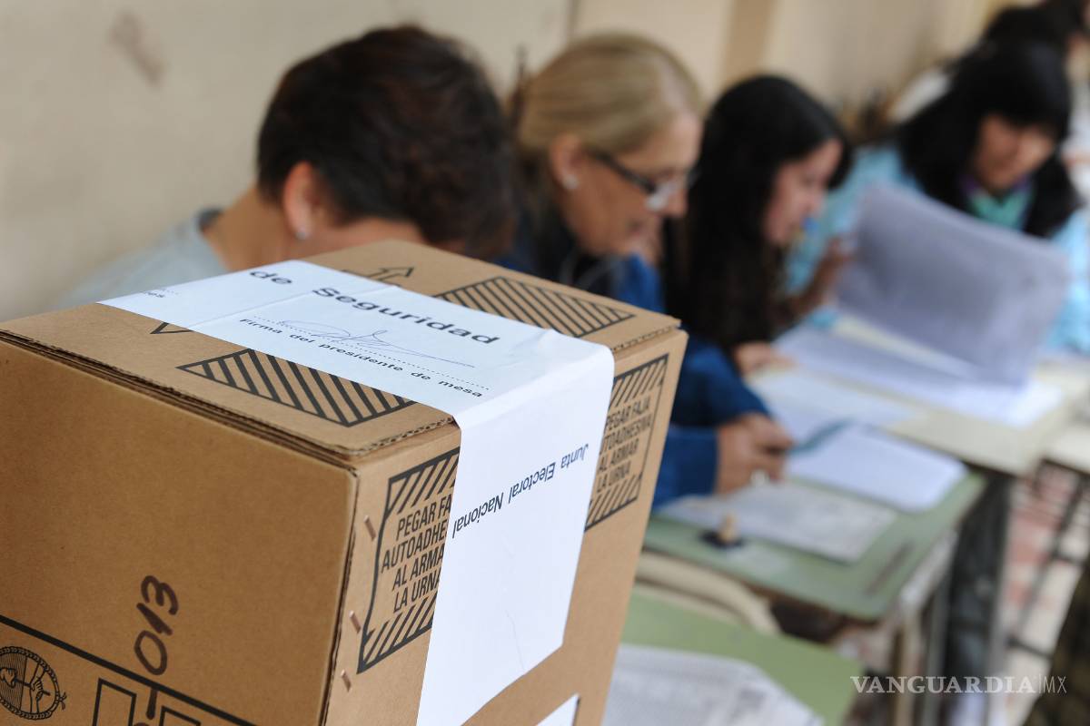 Detienen a 13 prófugos cuando se presentaron a votar en primarias argentinas