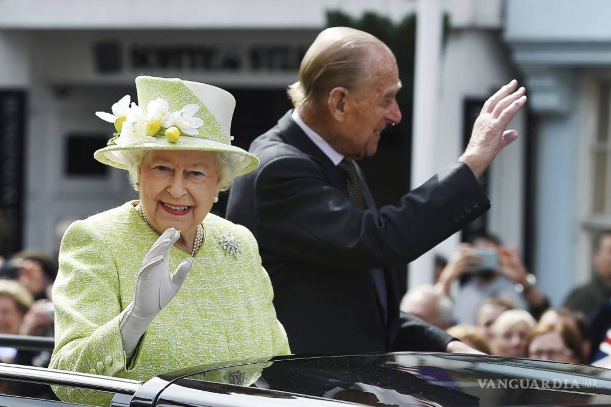 La reina celebra su cumpleaños con homenajes y alta popularidad