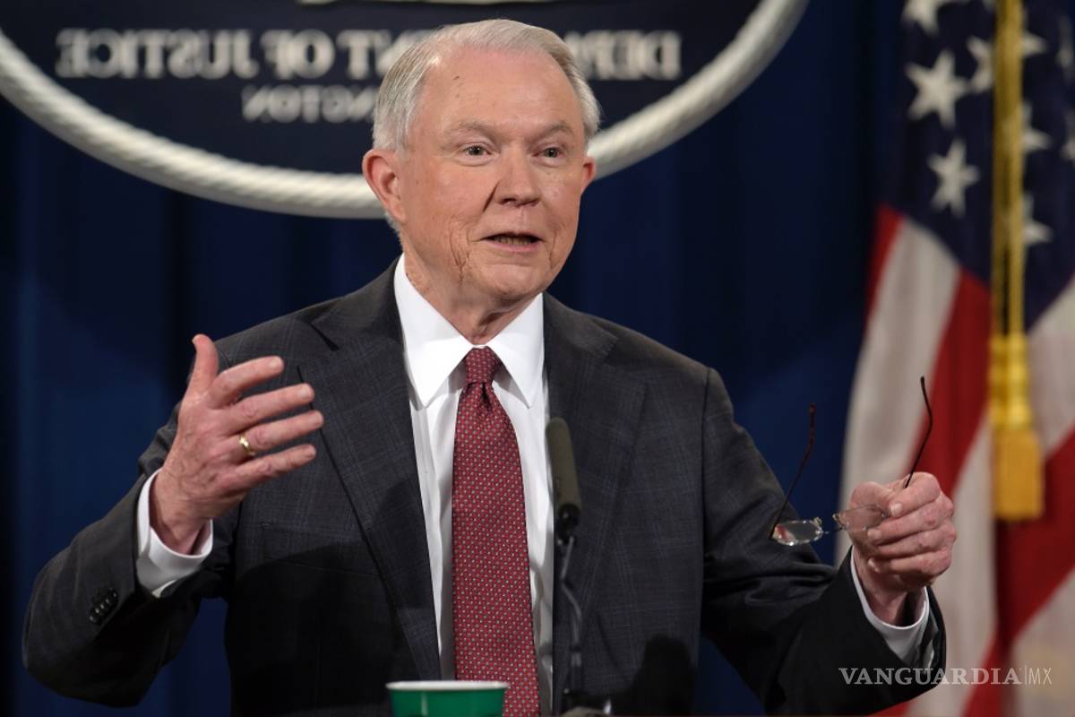 Pide Trump a Sessions tomar el control de la investigación sobre Rusia: NYT