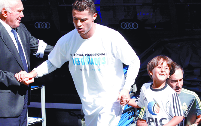 Cristiano ayuda a sirios con dinero