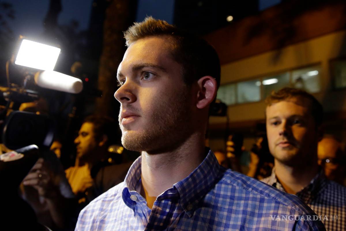 Policía acusa a Lochte de levantar reporte falso