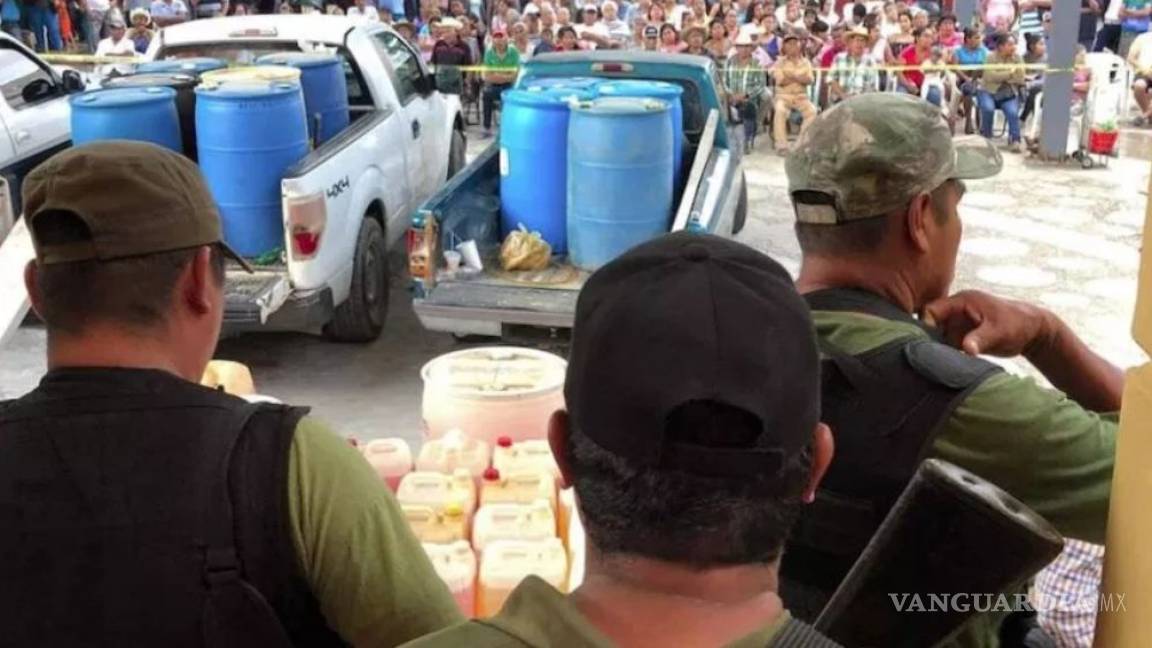 Guardias comunitarios de Guerrero recuperan 14 mil litros de gasolina robada en la autopista del Sol