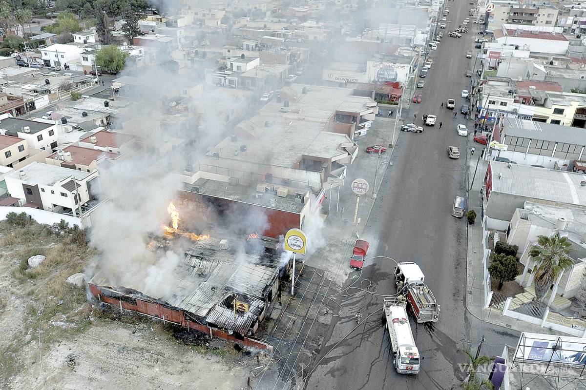 Consume incendio 'Los Tacos de Checo', restaurante tradicional de Saltillo; error humano provoca el siniestro