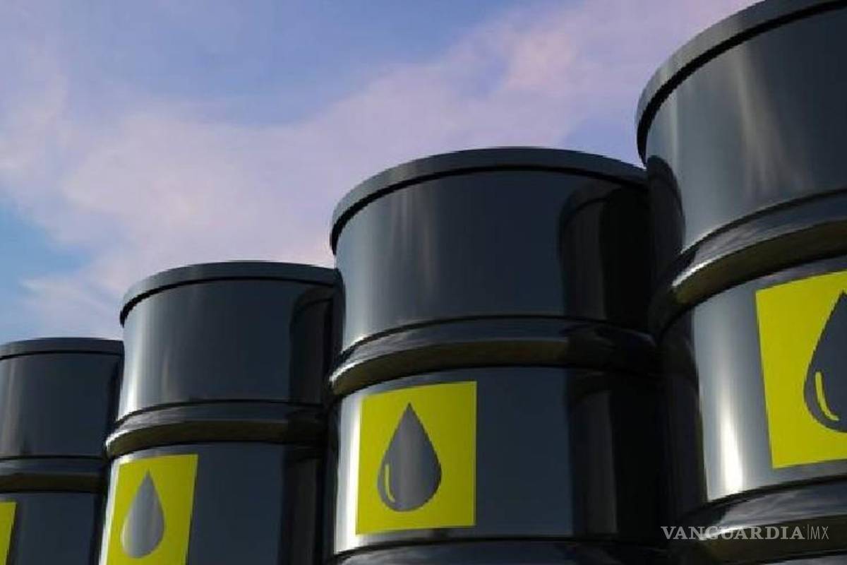 Precio de petróleo sube a más de 100 dólares por barril por bloqueo de bancos de Rusia