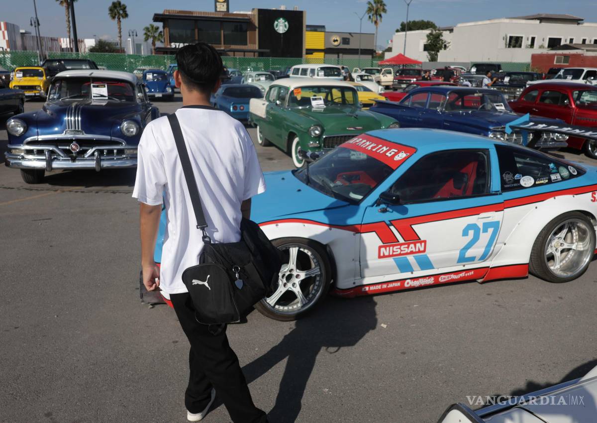 115 vehículos clásicos se exhiben en Parque Centro de Saltillo durante el fin de semana
