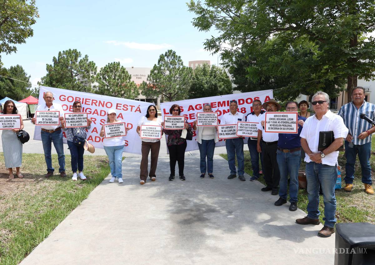 Exigen jubilados de la Sección 38 medicinas y atención médica digna, en Saltillo