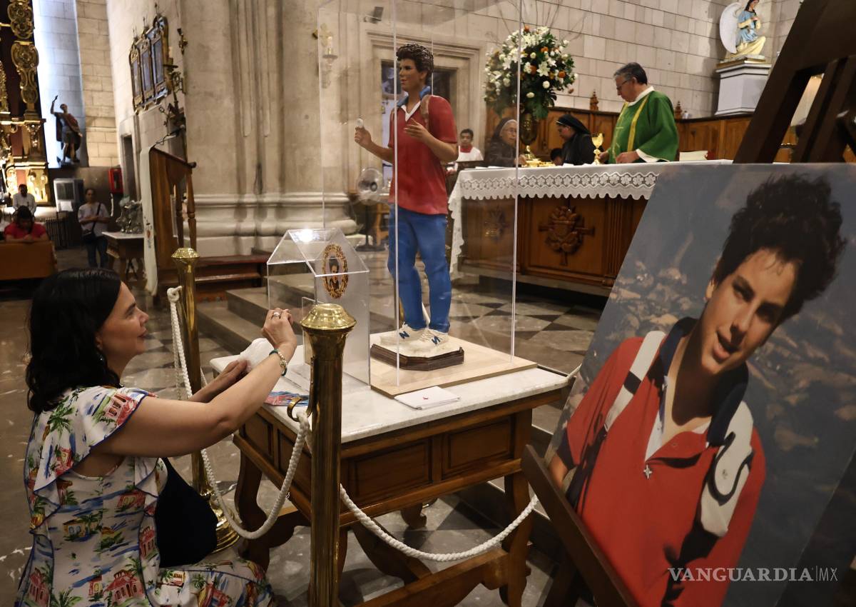 Saltillenses acuden a venerar la reliquia de Carlo Acutis, el nuevo santo ‘influencer’ de la Iglesia Católica
