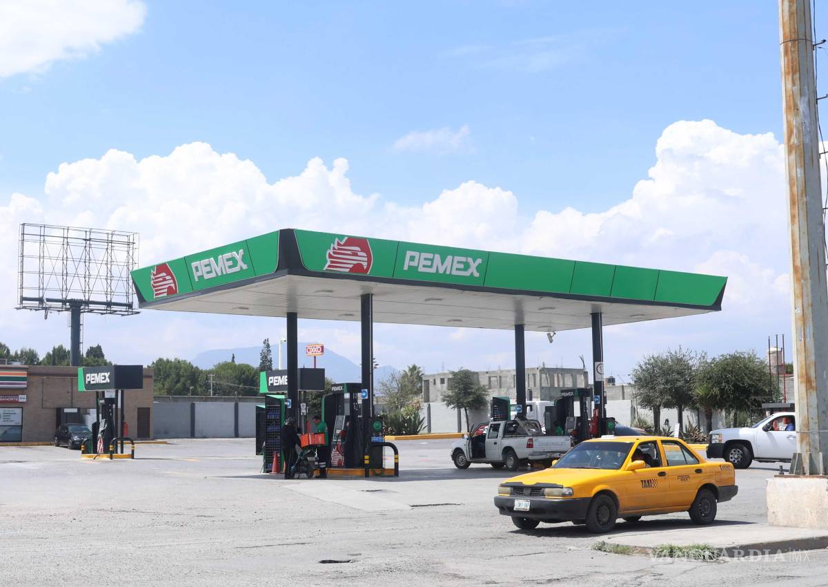 $!Abastecimiento garantizado: Despachadores aseguran que no ha faltado combustible en la capital coahuilense.