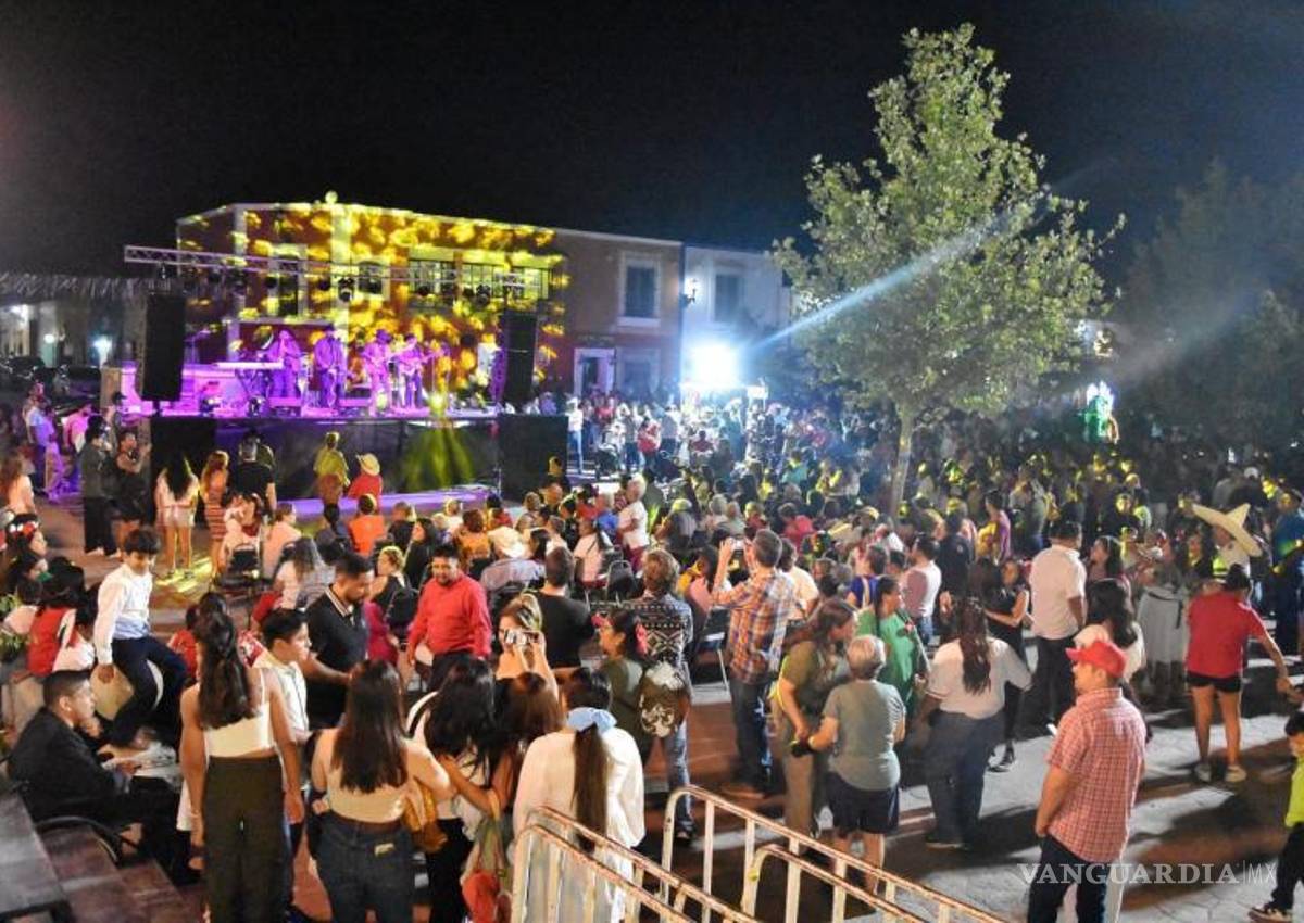 $!La comunidad se reunió para conmemorar el 215 aniversario del inicio de la lucha por la libertad.