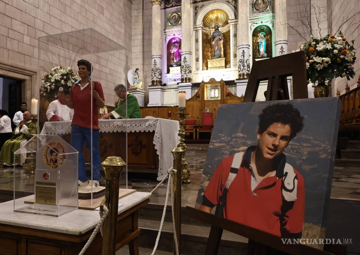 $!La canonización de Carlo Acutis en Roma despertó un fervor mundial que también se vive en Saltillo con la llegada de su reliquia a la Catedral de Santiago.