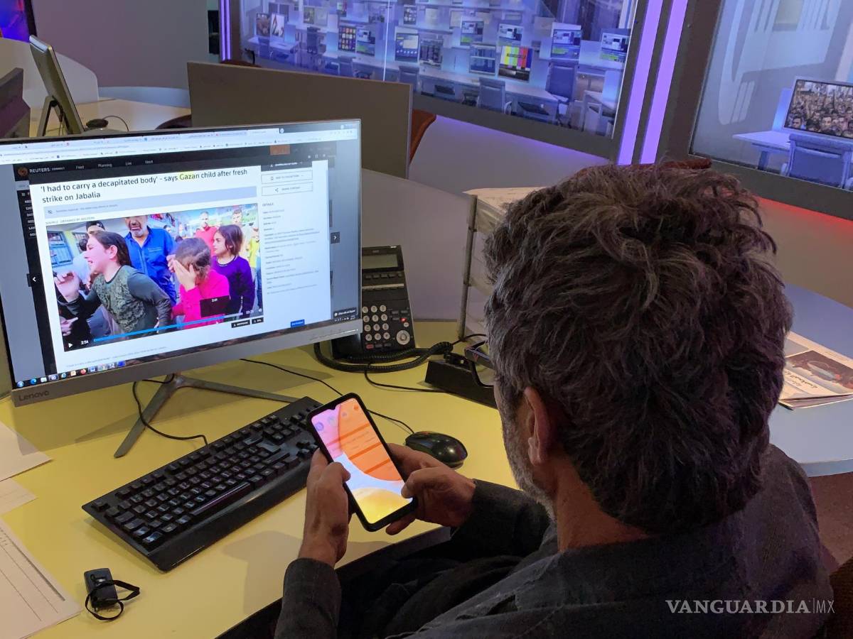 $!Los reporteros del canal público palestino Palestine TV, en la imagen, van sumando muertos por los bombardeos de Israel sobre Gaza.