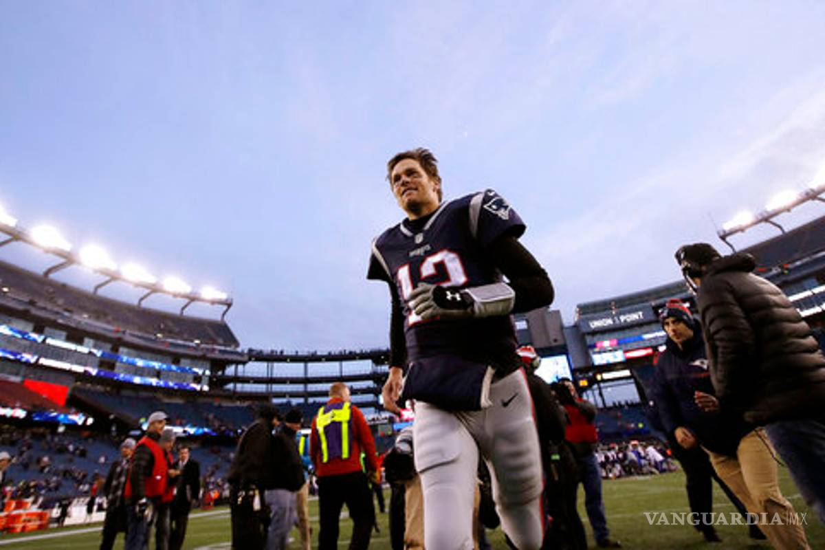 Brady, impresionado y feliz, por gran labor de Garoppolo como titular 49ers