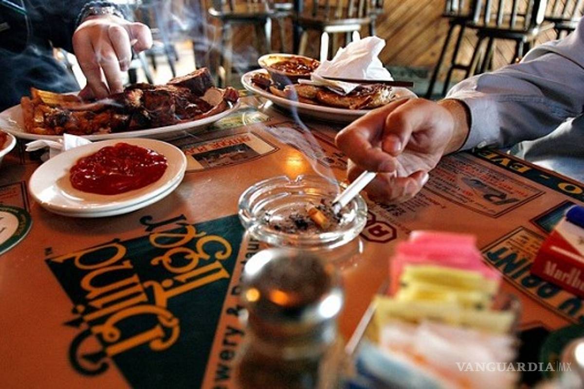 Prevén restaurantes y bares impacto por reforma antitabaco, se prohíben espacios adecuados para fumadores