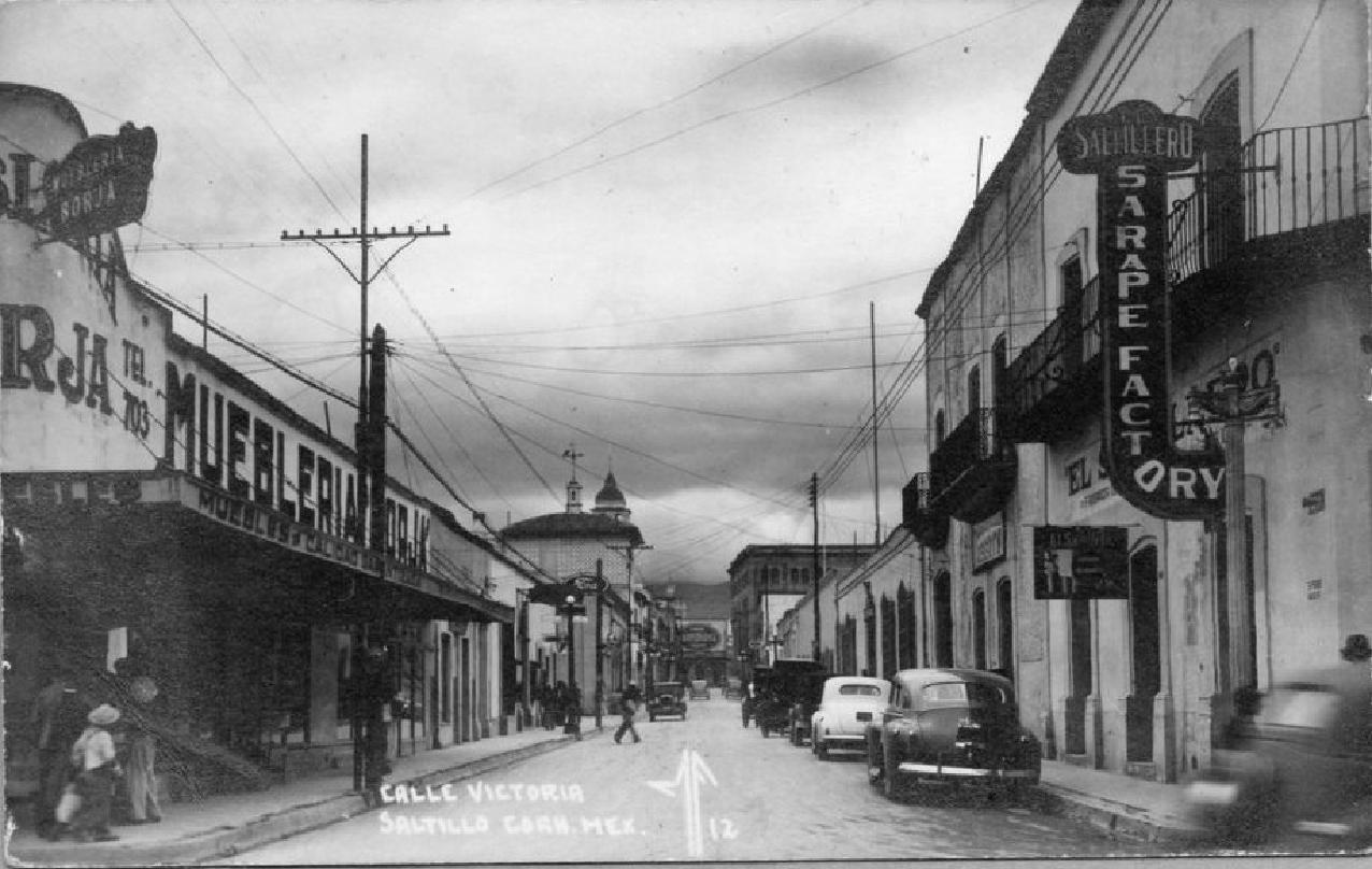$!A la derecha Fábrica de Sarapes El Saltillero, en la esquina de Victoria y Manuel Acuña.