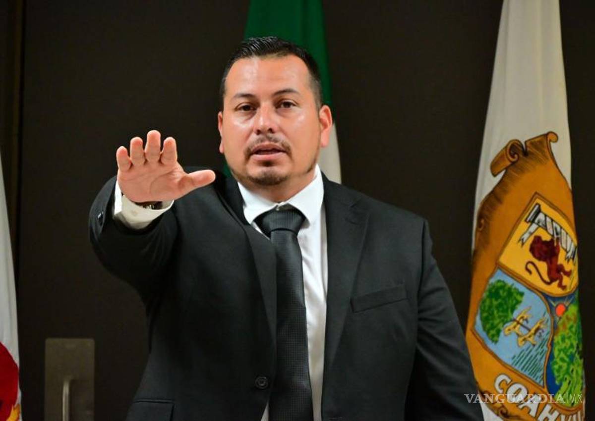 $!Flores Rodríguez rindió protesta acompañado de su familia, ediles y funcionarios municipales.