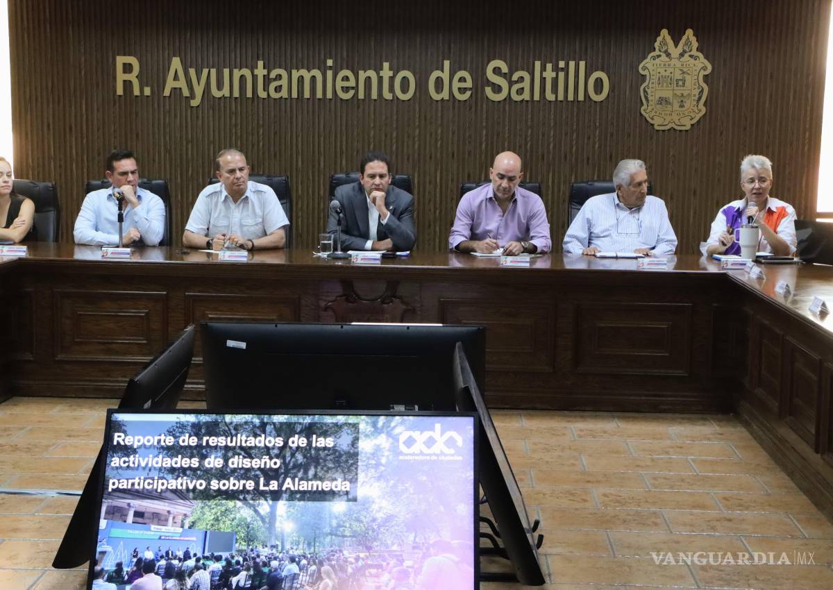 $!Sesión en la Sala de Cabildo de Saltillo, donde se presentaron los resultados del diagnóstico ciudadano para la rehabilitación de la Alameda Zaragoza.