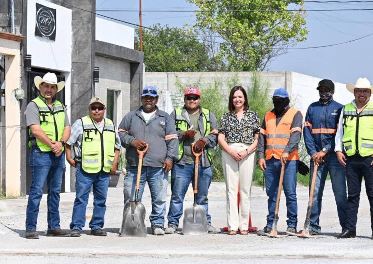 $!La Alcaldesa Sara Irma Perez supervisa los trabajos de recarpeteo.