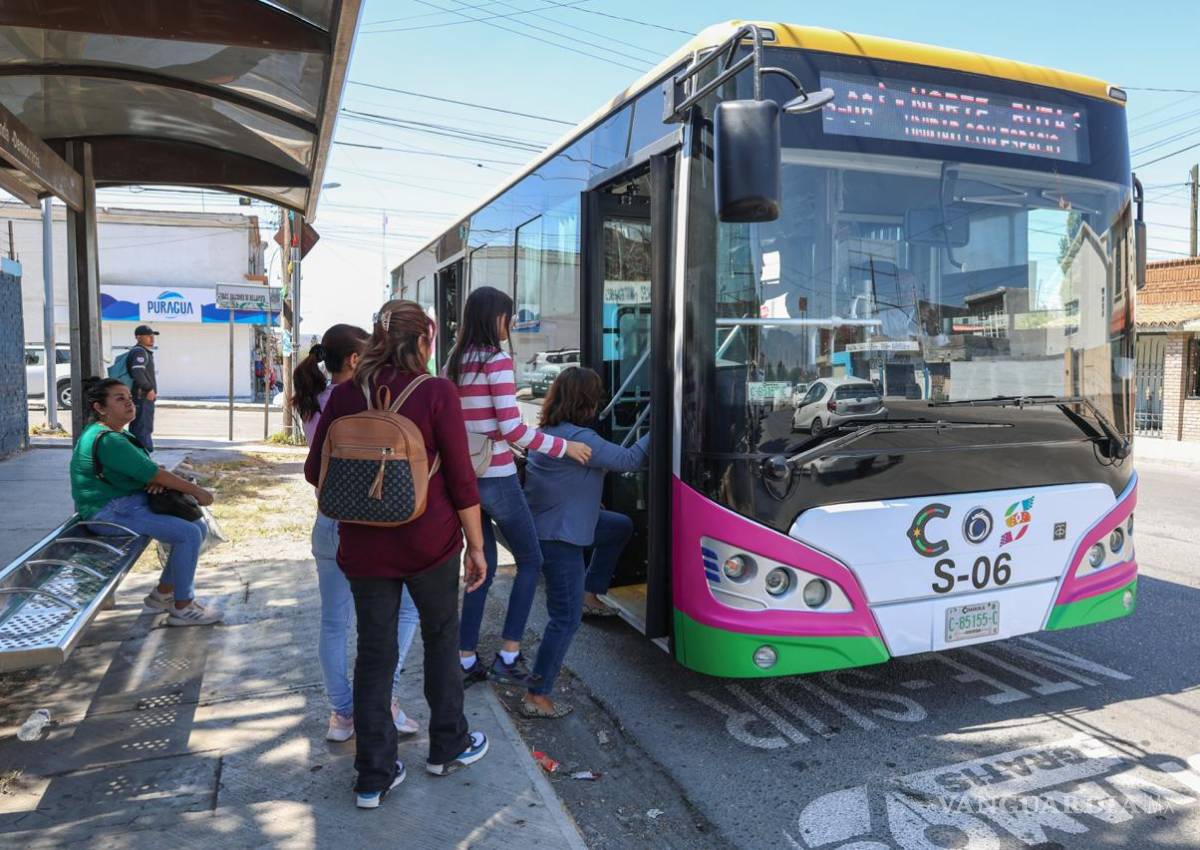 $!El servicio gratuito de transporte mantiene ocupación superior al 90 %, y más de 50 mil personas ya cuentan con tarjeta; la meta es alcanzar 100 mil en los primeros tres meses.