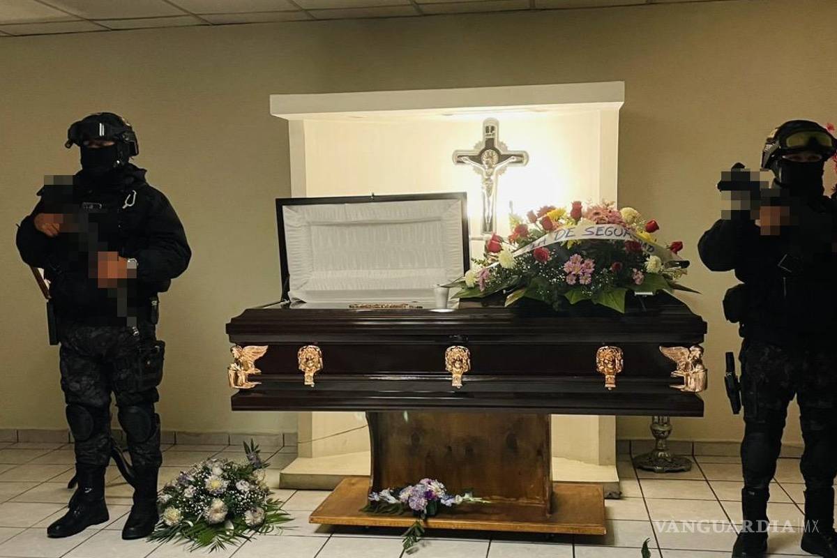 Brinda policía apoyo y compañía en velorio a familia de escasos recursos en Saltillo