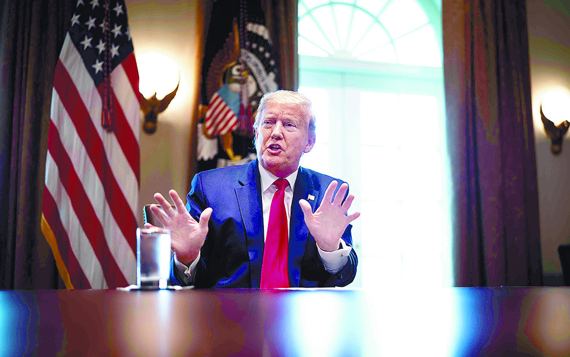 Recomienda EU cubrirse el rostro en espacios públicos... aunque Trump quizás no lo haga