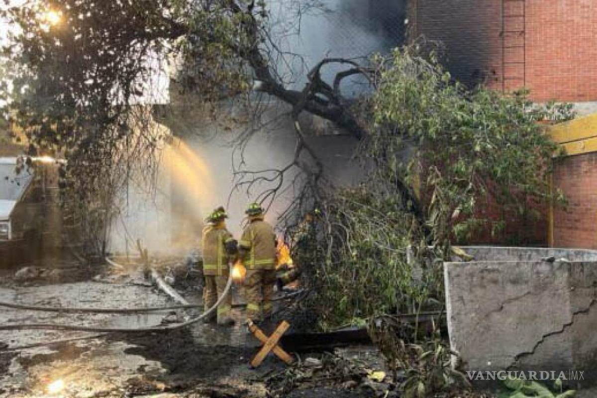 Fiscalía identificó a piloto y pasajera que murieron en el desplome de un helicóptero en Coyoacán