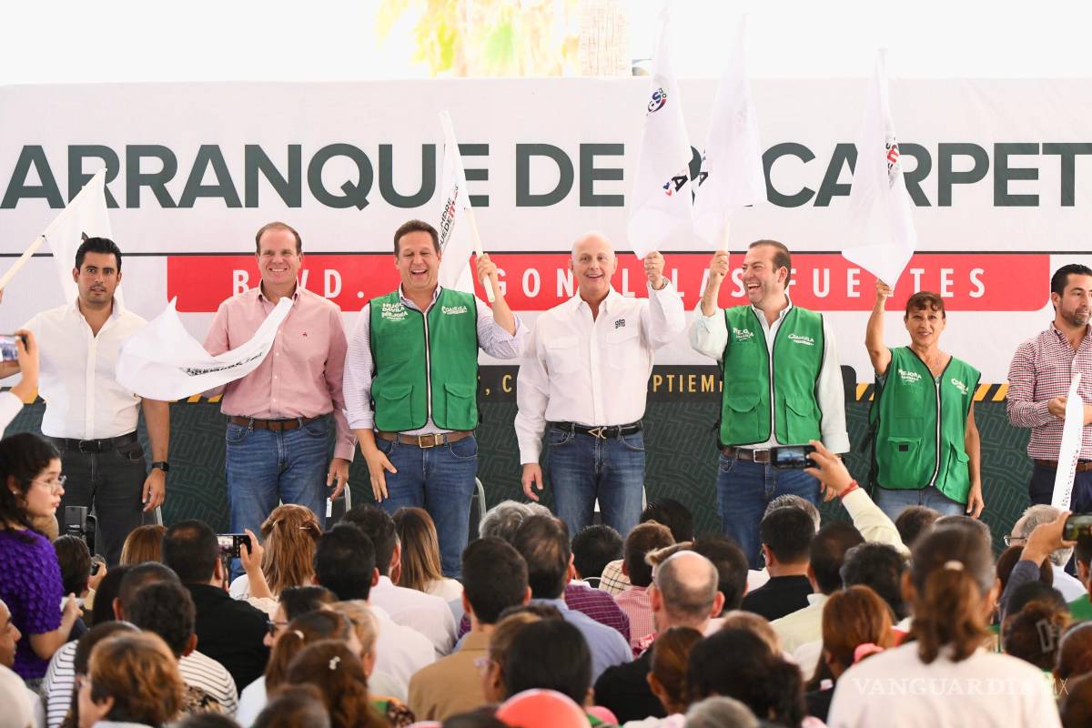 $!Hugo Dávila Prado y autoridades municipales acompañaron al alcalde en el arranque de obra.