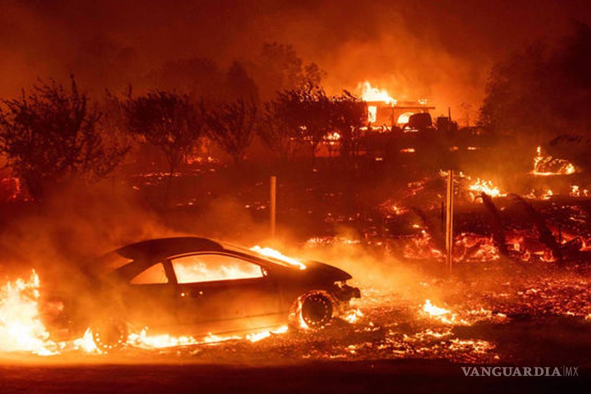 $!Evacuan a 157 mil personas por fuerte incendio en el norte de California