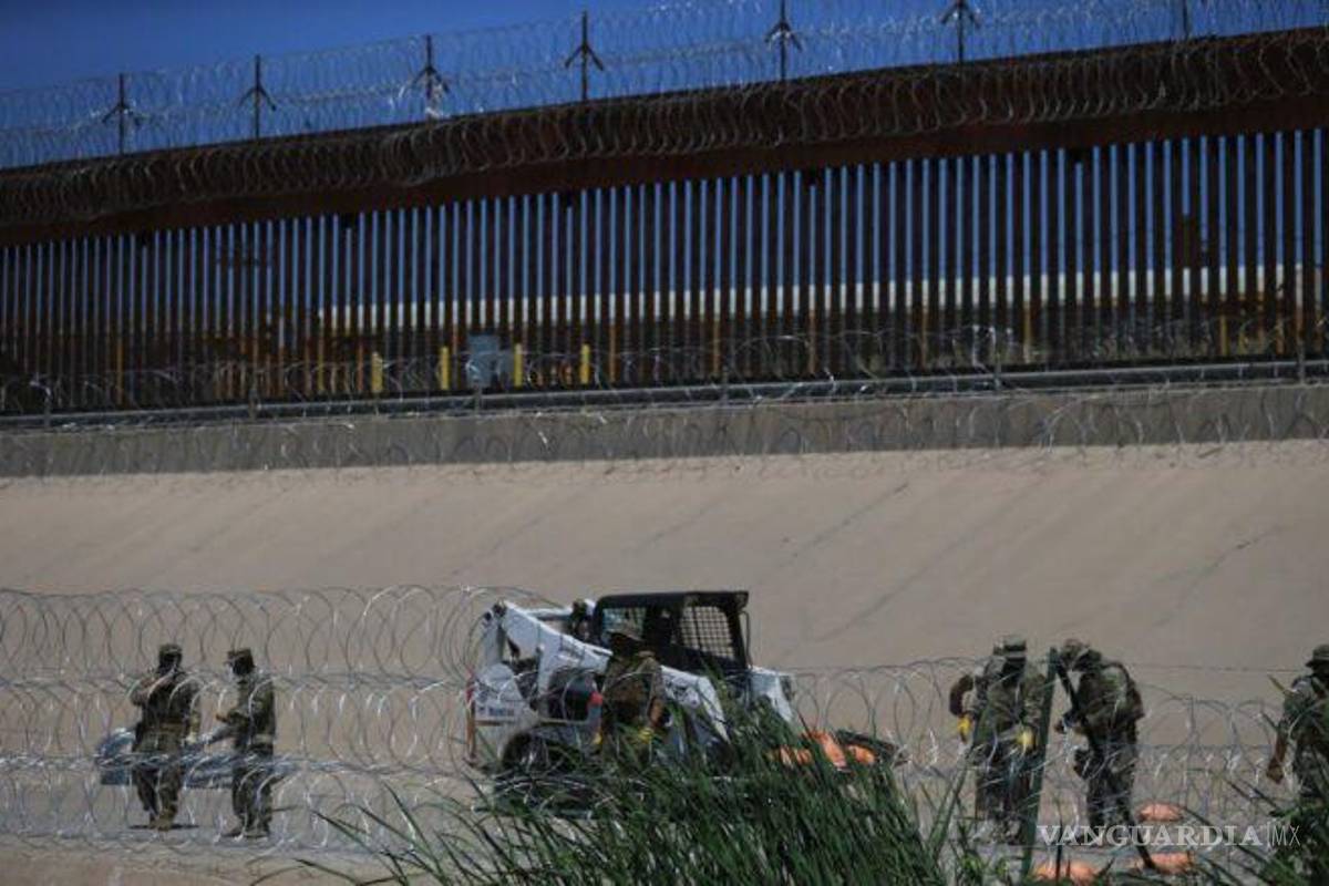 Texas desafía orden federal y refuerza barricada con alambre de navajas