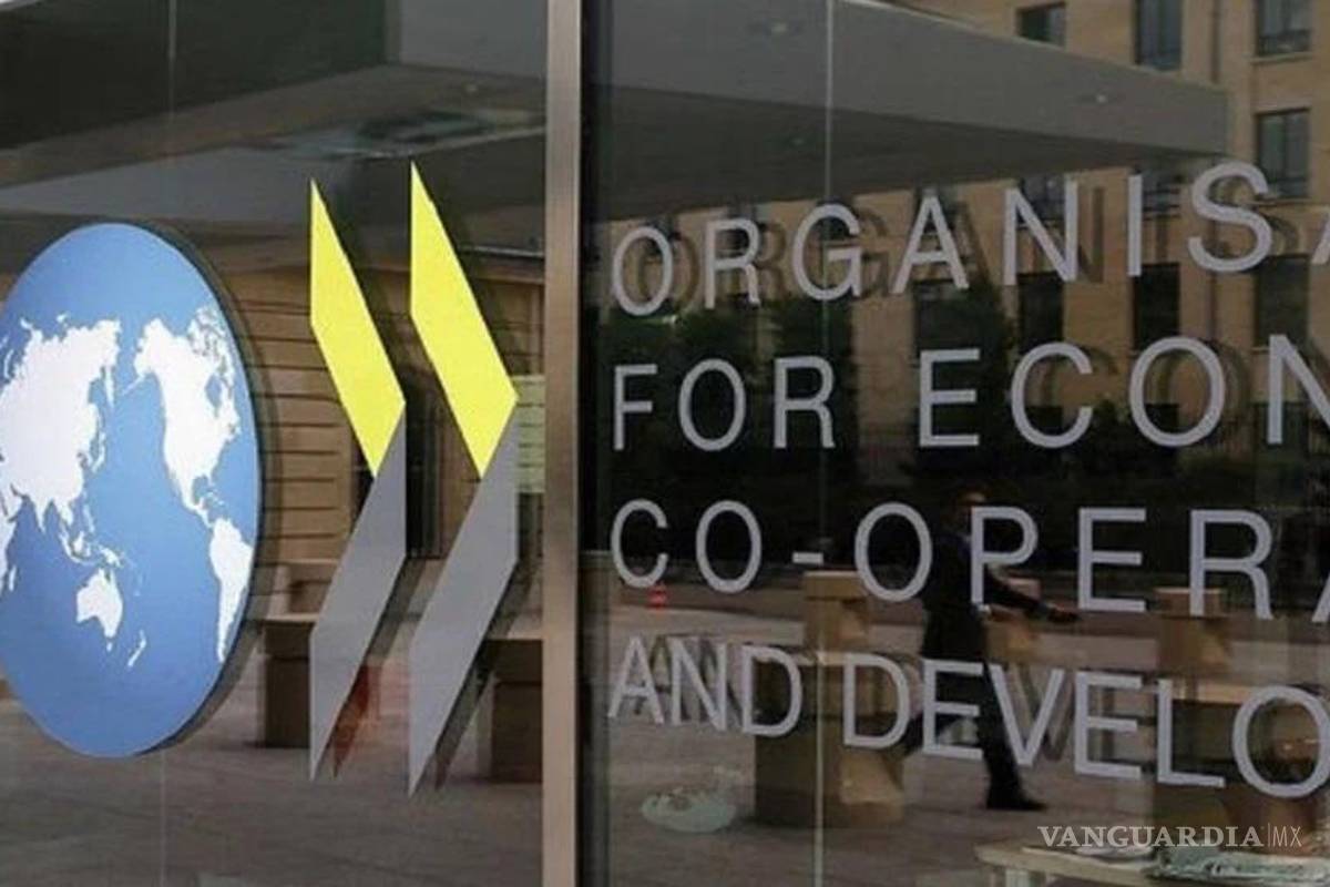 Podría haber crisis mundial de deuda por alzas en tasas de interés, advierte la OCDE