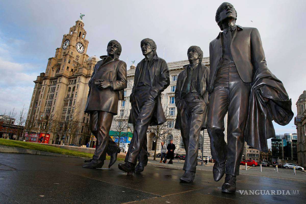 Inauguran estatua de los Beatles