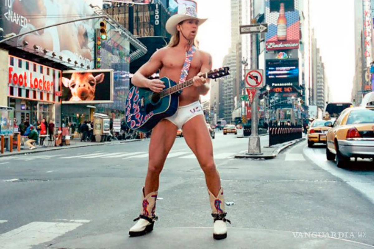 El Vaquero Desnudo de Times Square causa furor en calles de Ciudad de México