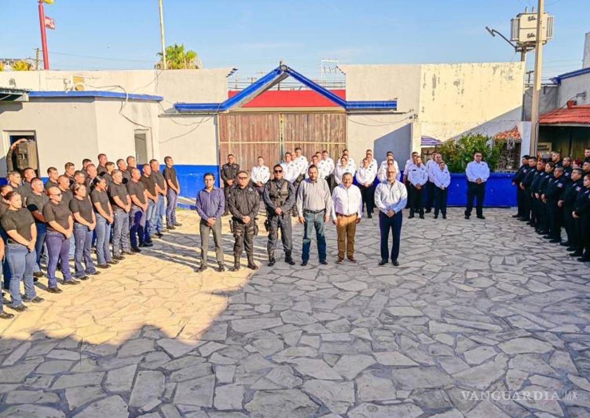 $!Autoridades municipales entregaron nuevos nombramientos a mandos policiacos en Monclova.