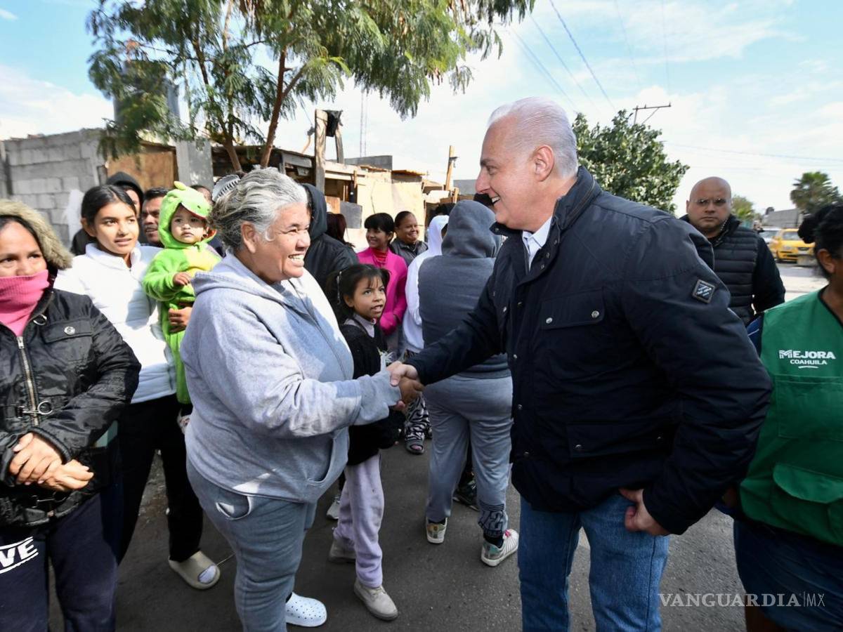 $!El alcalde Román Cepeda y Selina Bremer encabezaron la brigada en Ampliación Valle la Rosita.