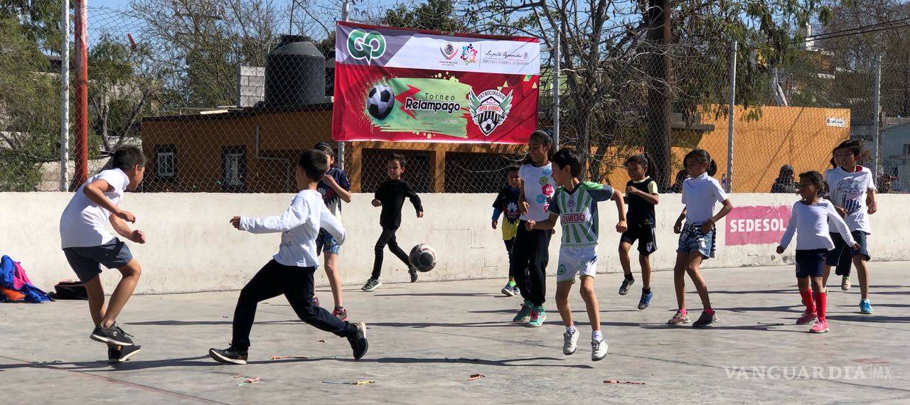 $!Diputada organiza torneos de fútbol en Monclova y Castaños