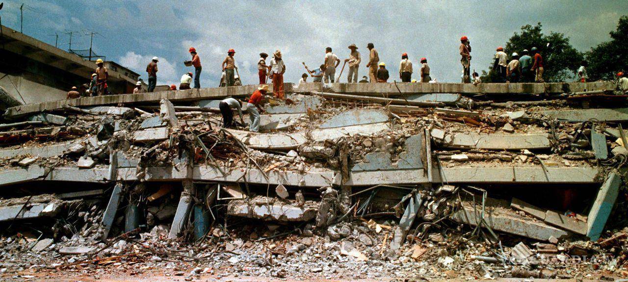 $!El 19 de septiembre de 1985, un minuto y medio bastó para que los capitalinos descubrieran los daños provocados por el terremoto.