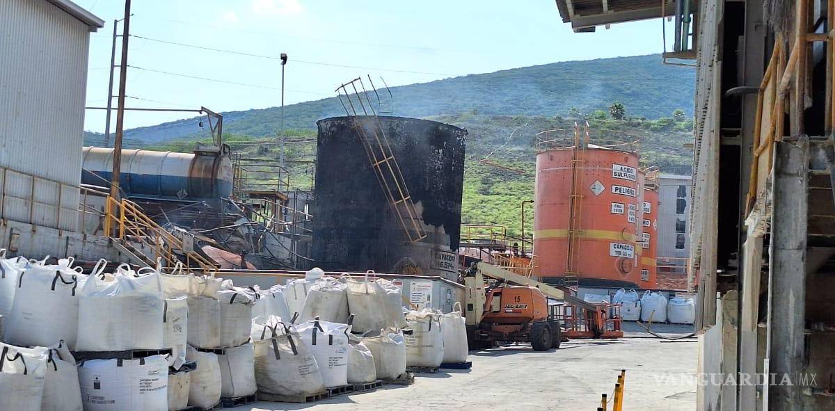 Evacuan a más de 70 personas por incendio y explosión en Zinc Nacional, en Nuevo León