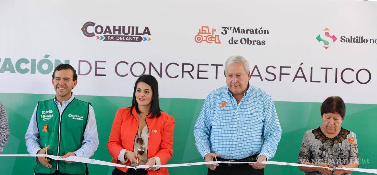 $!Durante la inauguración, el alcalde Chema Fraustro (segundo de der. a izq.) afirmó que en 3 años en Saltillo se han invertido 675 millones de pesos en obras.