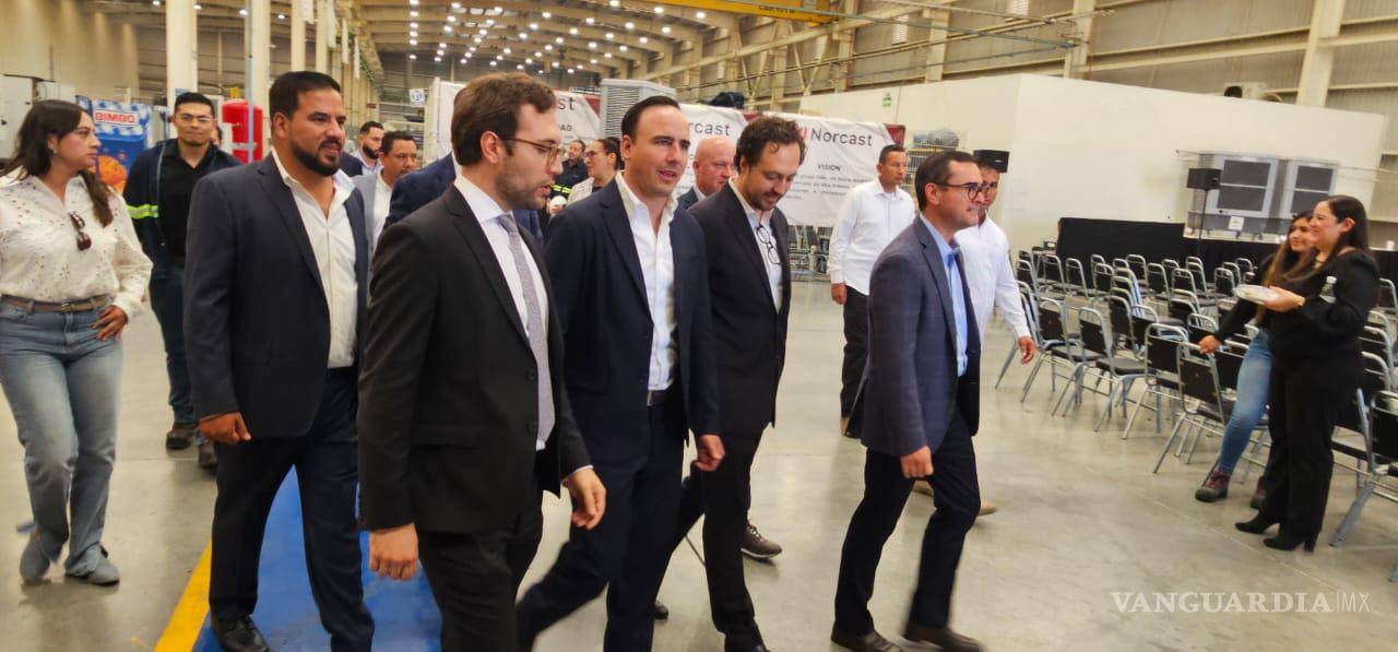 $!Personalidades y autoridades recorrieron las instalaciones de la planta Norcast durante la inauguración, conociendo los procesos de producción.