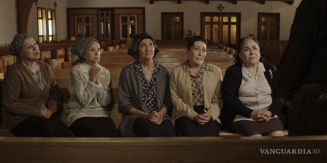 $!Ana Luisa Pelufo, Norma Lazareno, Irma Dorantes y Carmen Salinas en una escena de la película “Cartas a Elena” de Llorent Barajas. Cuartoscuro