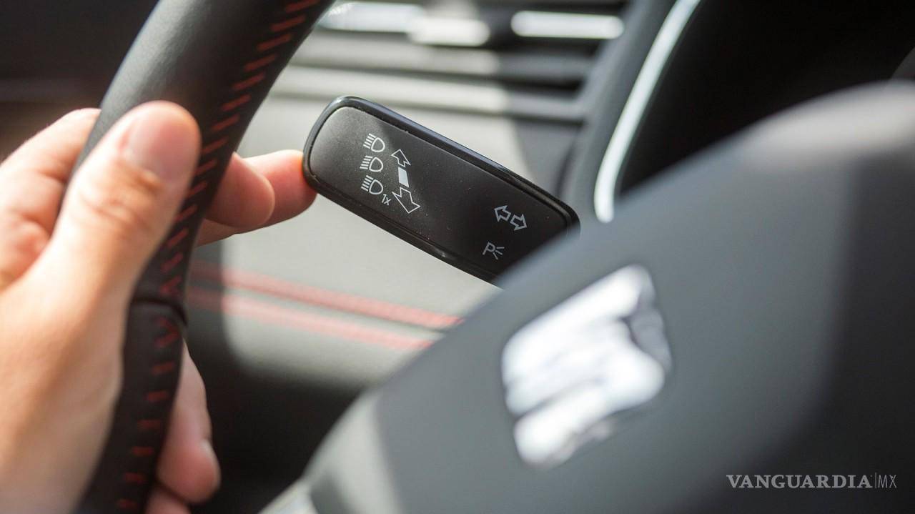 $!Para evitar percances, no olvide encender las direccionales cuando vaya a rebasar o dar la vuelta.