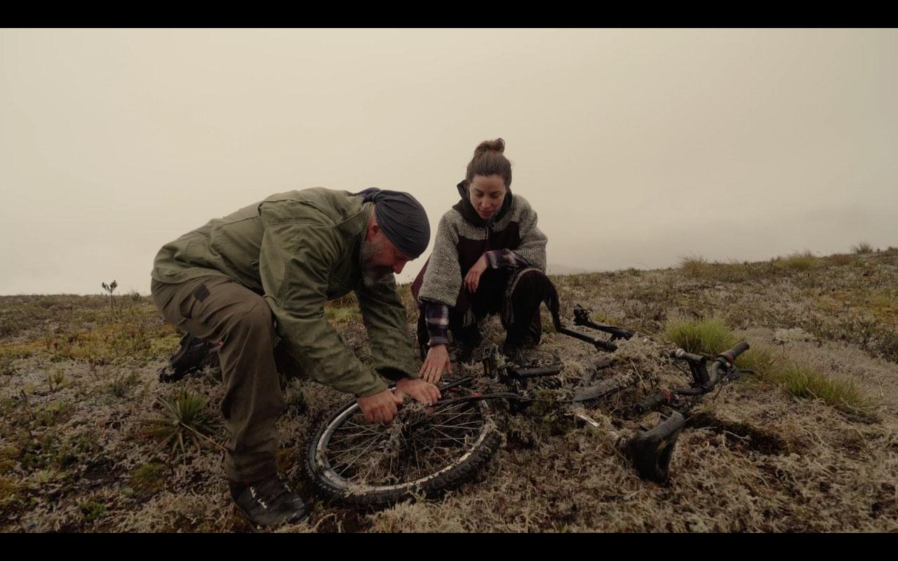 $!Los especialistas aprovecharon una bicicleta abandonada como un recurso para su supervivencia.